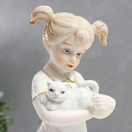 Souvenir Ceramics "Girl with tails, with a kitten on her hands" 22.5x7x12 cm-5