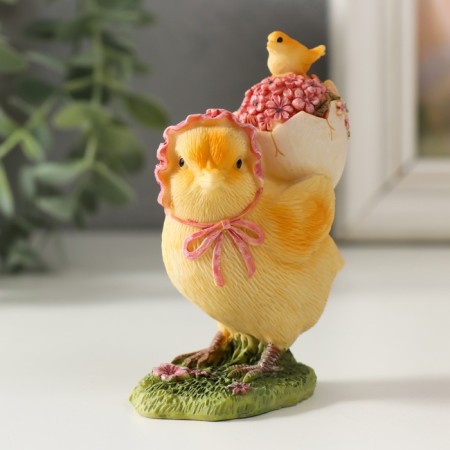 Souvenir Polystone "Kurochka in a dex, carries a chicken in a shell with flowers" 6.5x4x9 cm