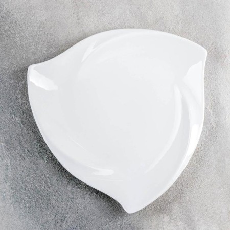 Porcelain platele triangular wilmax ariela, d = 20.5 cm, white color-1
