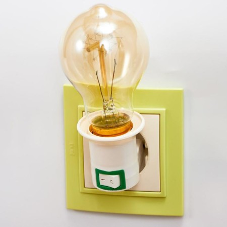 The lamp with a switch in an E27 outlet is 40W white 7x4.5x4.5 cm-4