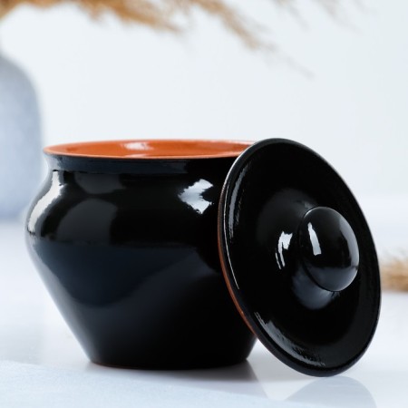A hot pot with a Vyatka lid 0.7l, black-1
