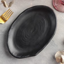 Black East, 20.5 × 14 × 2 cm, black color