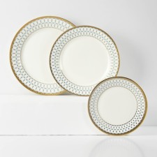 A set of porcelain plates Royal, 3 objects: D = 18/23/25.7 cm, white color