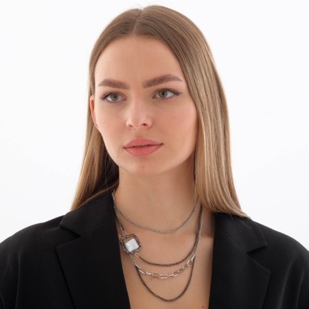The beads "chain" are a square pearl in the cut, the color is black and white in silver, 53 cm-2