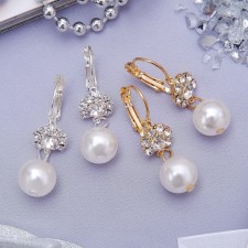 Earrings with pearls 
