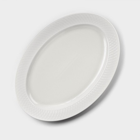 Porcelain oval Wilmax "Julia Vysotskaya", 36 × 25.5 cm, white color