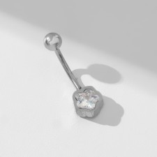 Piercing in the navel 