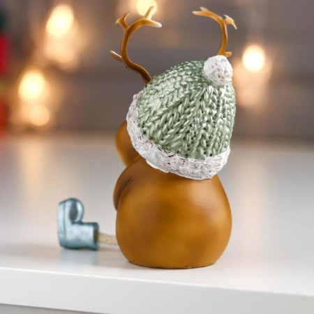 Polystone souvenir "Olesha with a knitted hat with a gift" 10x7x6.5 cm-3