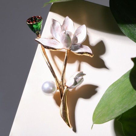Brooch "Flower composition", white-green color in gold-1