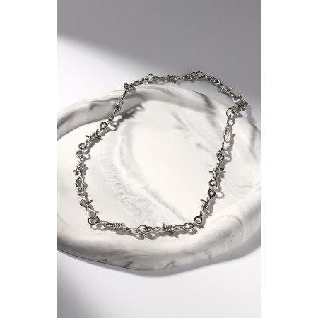 The necklace "wire" is prickly, the color is silver, l = 45 cm-1