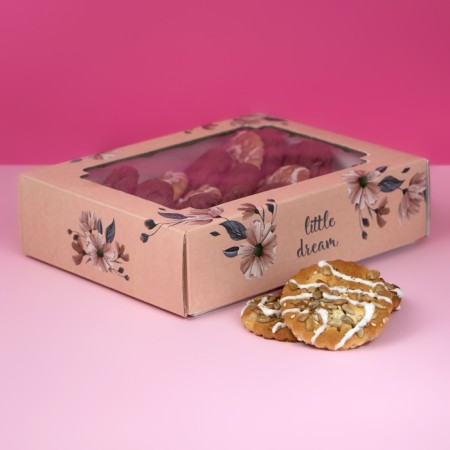 The box is self-assembly, the cover is, with the window, “Little Dream” 18 x 15 x 5 cm