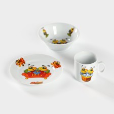 A set of porcelain dishes 