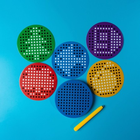 The training tablet "Magnetic drawing", 120 holes, the color is blue-5