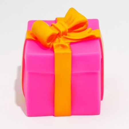 Toiner toy "gift", vinyl, 6.5 x 7.8 cm-1