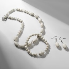 Set 3 objects: earrings, beads, bracelet 