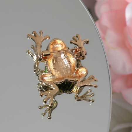 Brooch "Frog" traveler, green color in gold-2