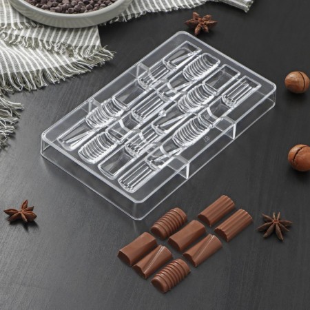 Form for chocolate and sweets “Figure Bank”, 20 cells, 20 × 12 × 2.5 cm, cell 3.3 × 1.6 × 0.8 cm