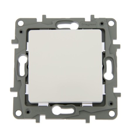 Legrand Etika 672205, 10 A, 1 key, hidden, white