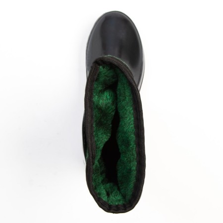 The boots are insulated, size 33, black, PVC-3