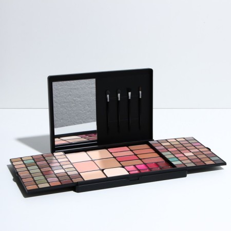 Professional set for makeup (eyelid shadows, proofreaders, blush, lip gloss)-1