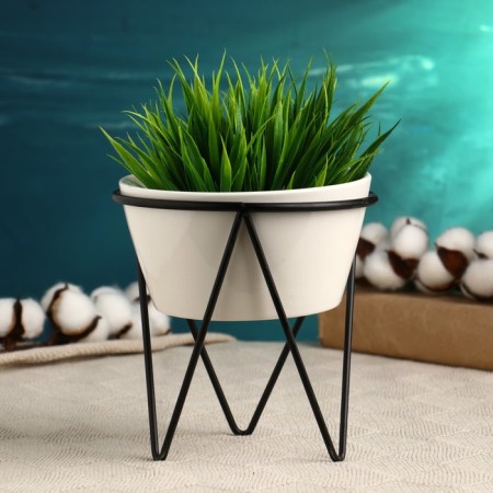 Pot on the stand "Triangle" on a black stand, 15x13x13cm-1