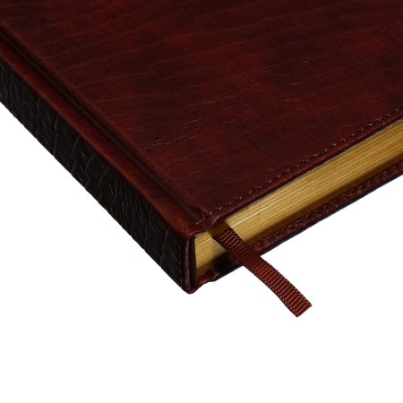 The diary is semi -dated, A5, 192 sheets, ruler, leatherette cover, gold cut, "crocodile", brown-3