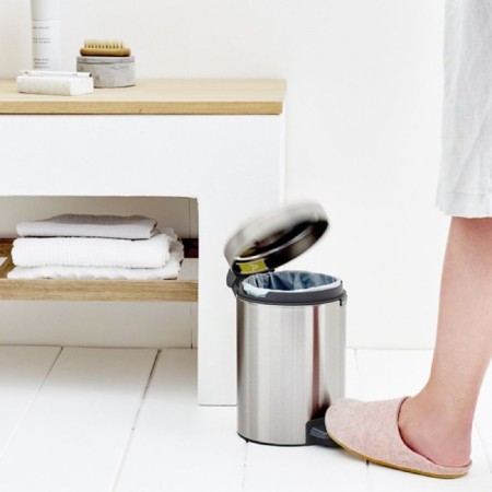 Brabantia Newcon bucket, plastic inner bucket, with a pedal, steel color, 3 l-7