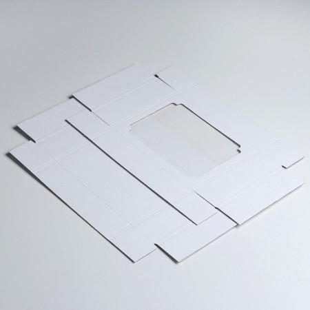 Box a team without printing a lid is a white one with a window 18 x 15 x 5 cm, a set of 5 pcs.-2