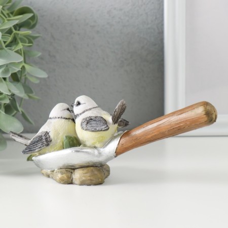 Souvenir Polystone "Sinichi on a shovel, with flowers" 17x5x7 cm-2
