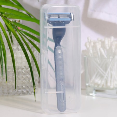 The machine is a razor and 1 interchangeable cassette, suitable for Gillette Mach 3-1