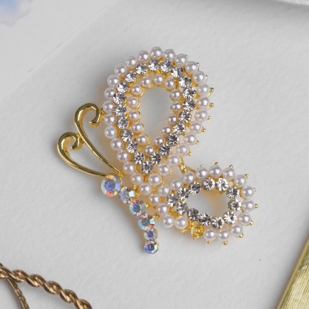 Brooch "Butterfly" pearl, white color in yellow gold-1