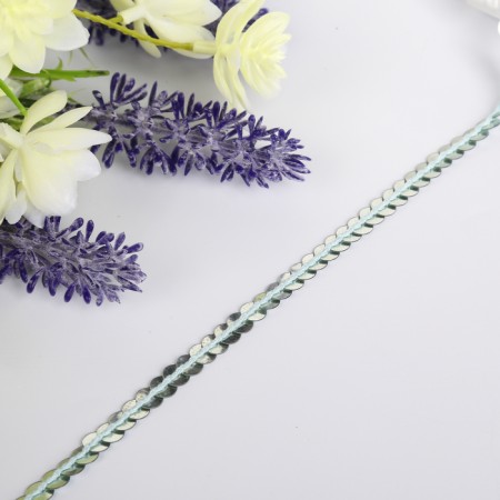 Thread from the sequins holographic "rainbow" winding 3 meters-3