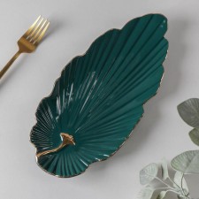 Ceramic serving dish 
