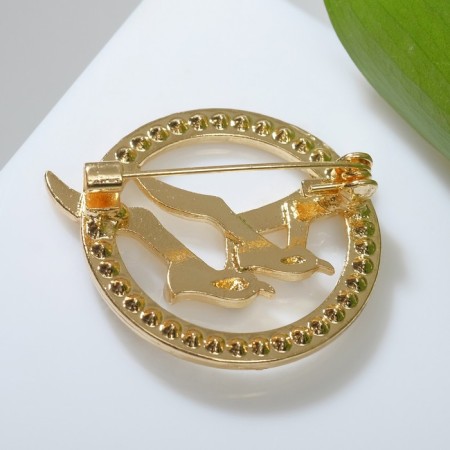 Brooch "Birds" in a circle, white color in gold-1