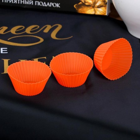 The Queen of the Kitchen set of kitchen apron 50cm x 70cm and baking forms-5