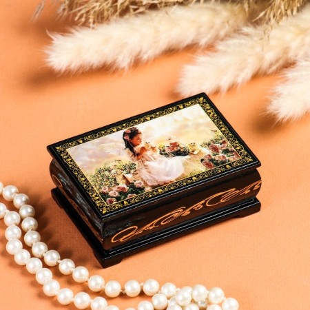 Casket "Angel with a kitten", 6 × 9 cm, lacquer miniature