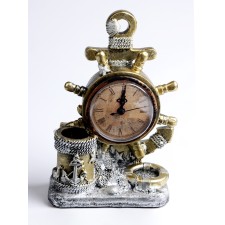 Table interior clock, “helm” on batteries, 13.5 × 7.5 × 20.5 cm, D-8 cm