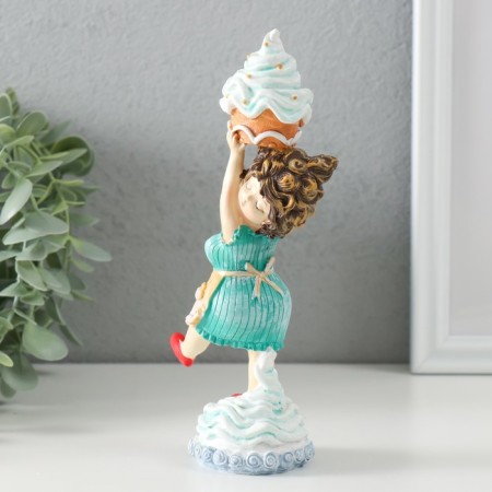 Polystone souvenir "Pun the little gun carries a cupcake" 8x5x18 cm-1