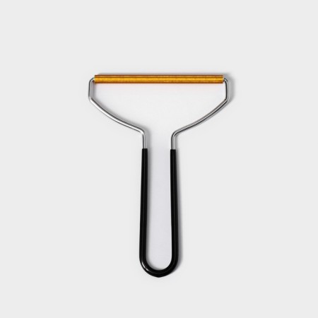 Scraper for cleaning clothes, carpets, furniture of the share, 18 × 12.5 cm, PVC handle