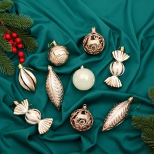 A set of jewelry plastic 28 pcs 
