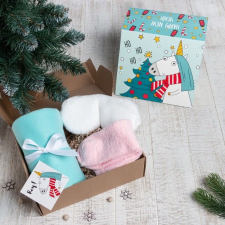 Gift set “Happy New Year” (blanket, socks, sleep mask)