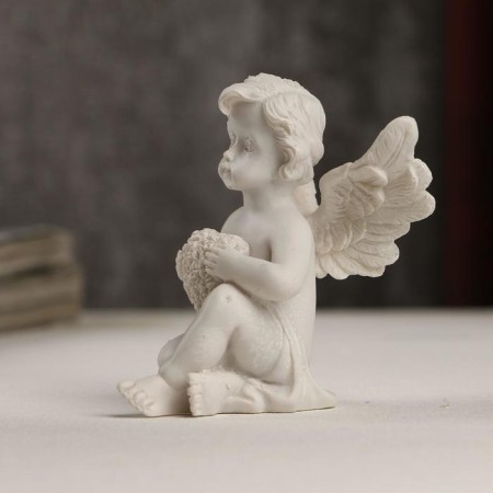 Polystone souvenir "Snowty Angel with Flower Heart" 7x5.5x5 cm-1