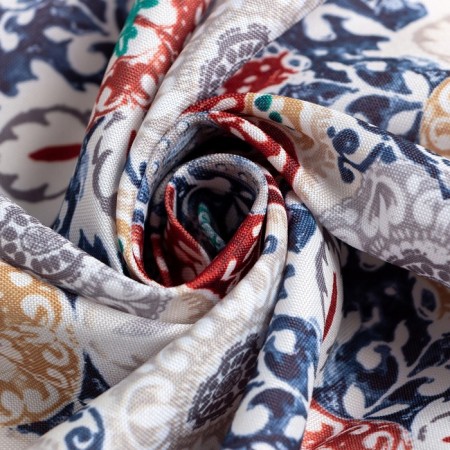 The tablecloth "Patterns" is 145x300 cm, 100% p/e-5