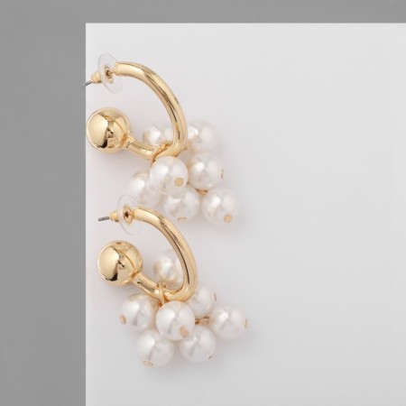 Earrings with pearls "bun" on the ring, the color is white in gold