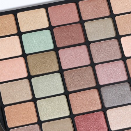 Professional set for makeup (eyelid shadows, proofreaders, blush, lip gloss)-3