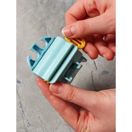 Holder for toothbrushes with an emergency stress for Velcro pasta, 7 × 5.2 × 8 cm, color mix-7