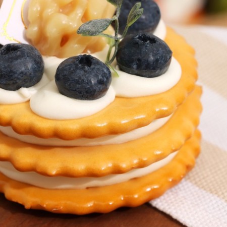 Mulyage - Magnet "Cracker with blueberries" 7x7x6cm-3