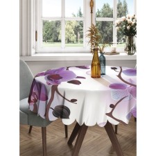 The tablecloth on the table 