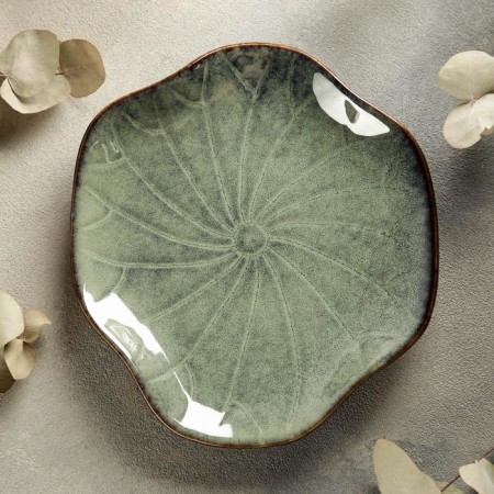 Ceramic serving "Flower", d = 21.5 cm