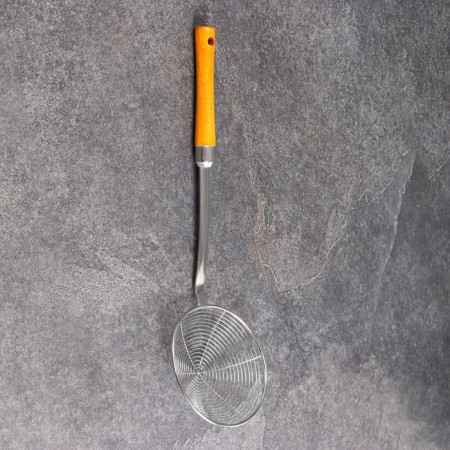 A colander-sytoos with a wooden handle 41cm, diameter 13cm, depth 3.5cm-1